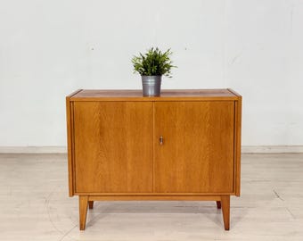 Stilvoller 60er Jahre Kommode aus warmem Eichenholz / Vintage Schrank