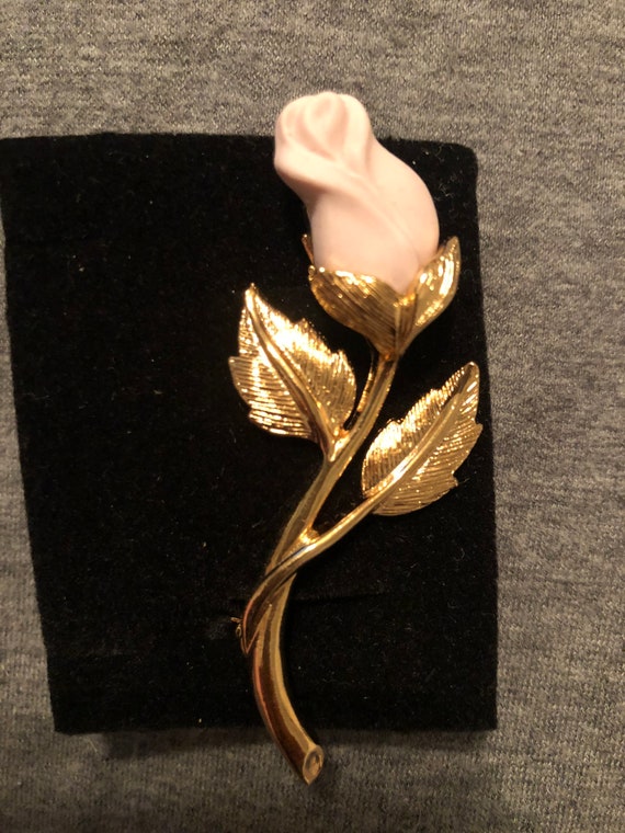 Vintage Avon porcelain rose brooch