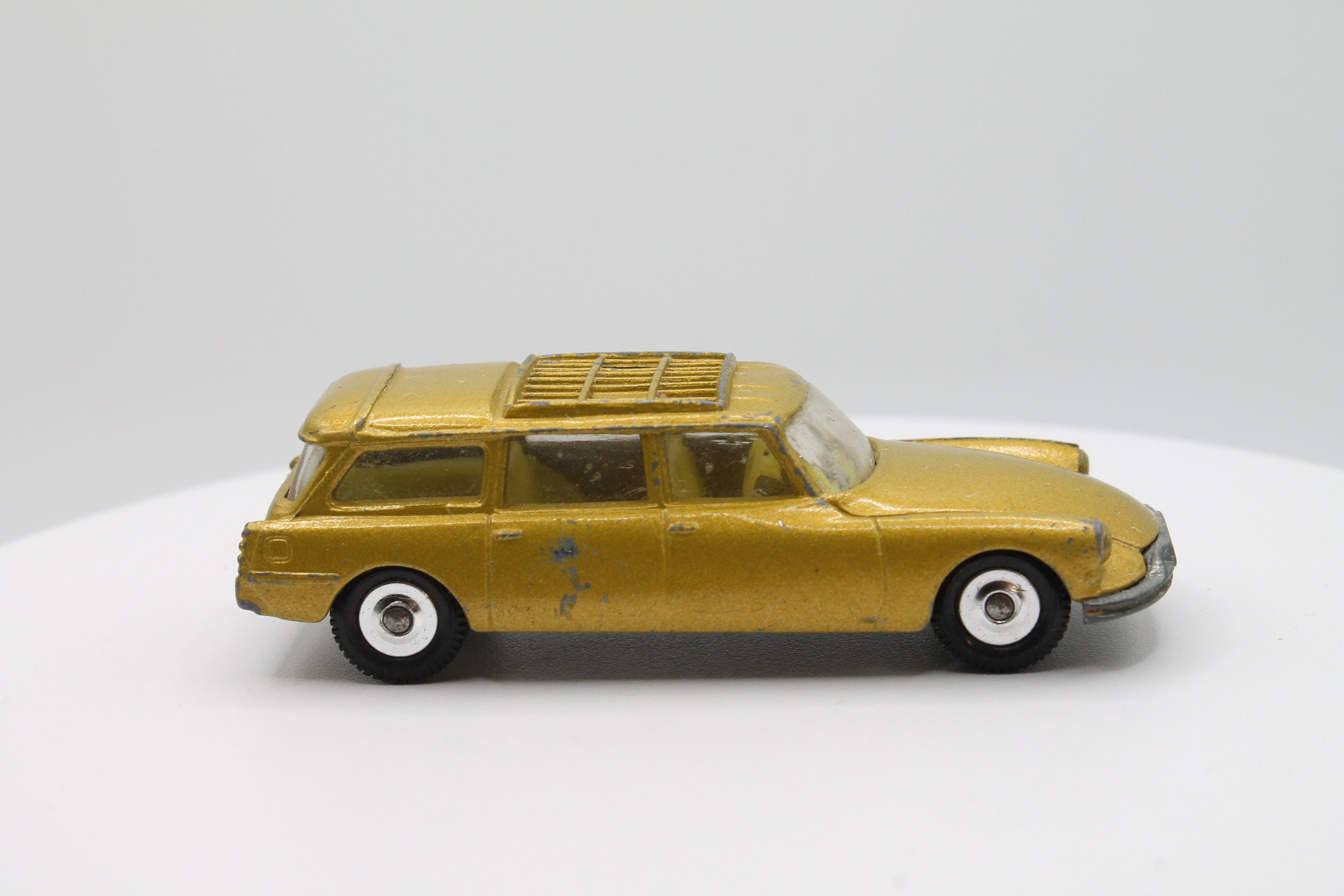 ミニカー HUSKY CITROEN SAFARI 1964-1967 Husky Citroen Safari | The Race Case Etc.