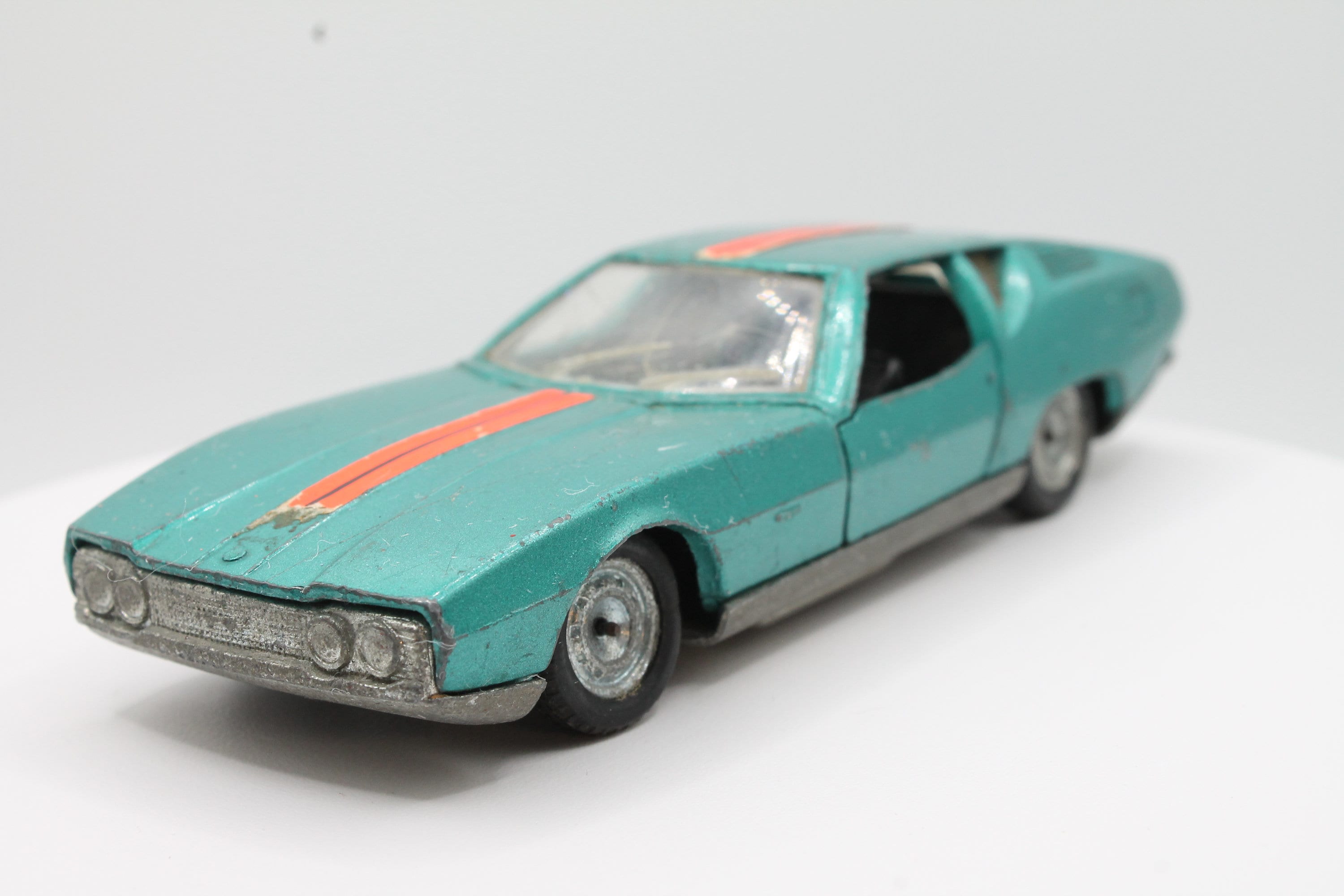 1967年 ポリトイズ ジャガー ピラナ ベルトーネ 1/43スケール No.588