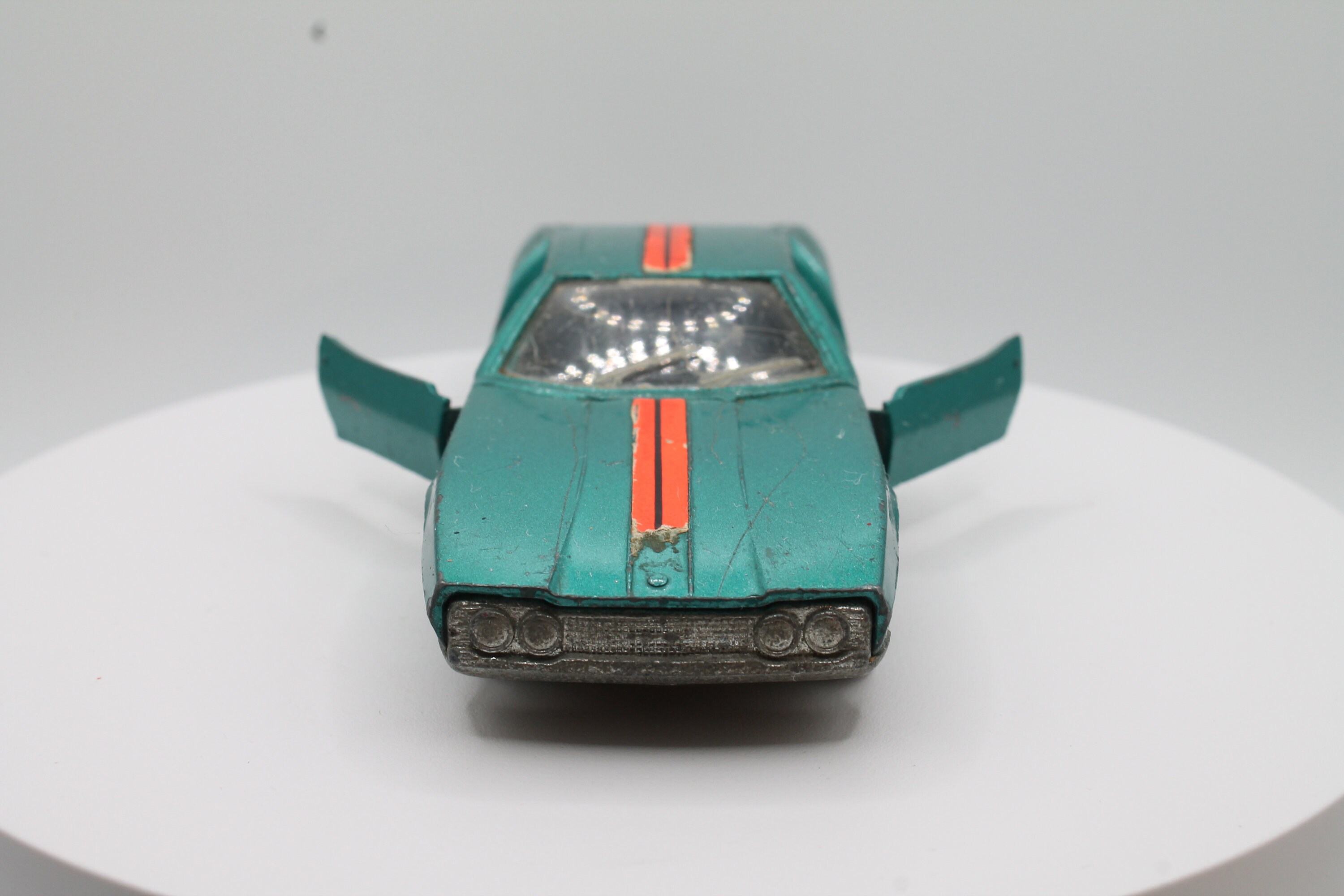 1967年 ポリトイズ ジャガー ピラナ ベルトーネ 1/43スケール No.588