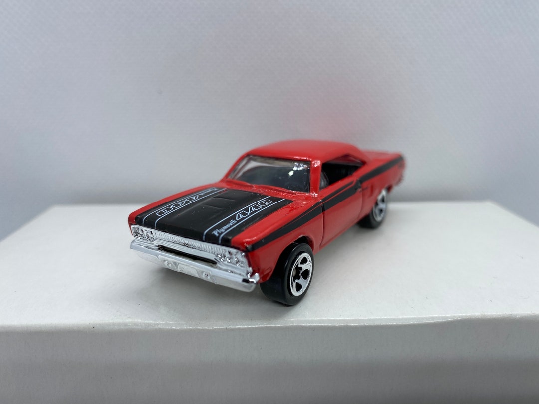 Hot wheels plymouth roadrunner hotsell