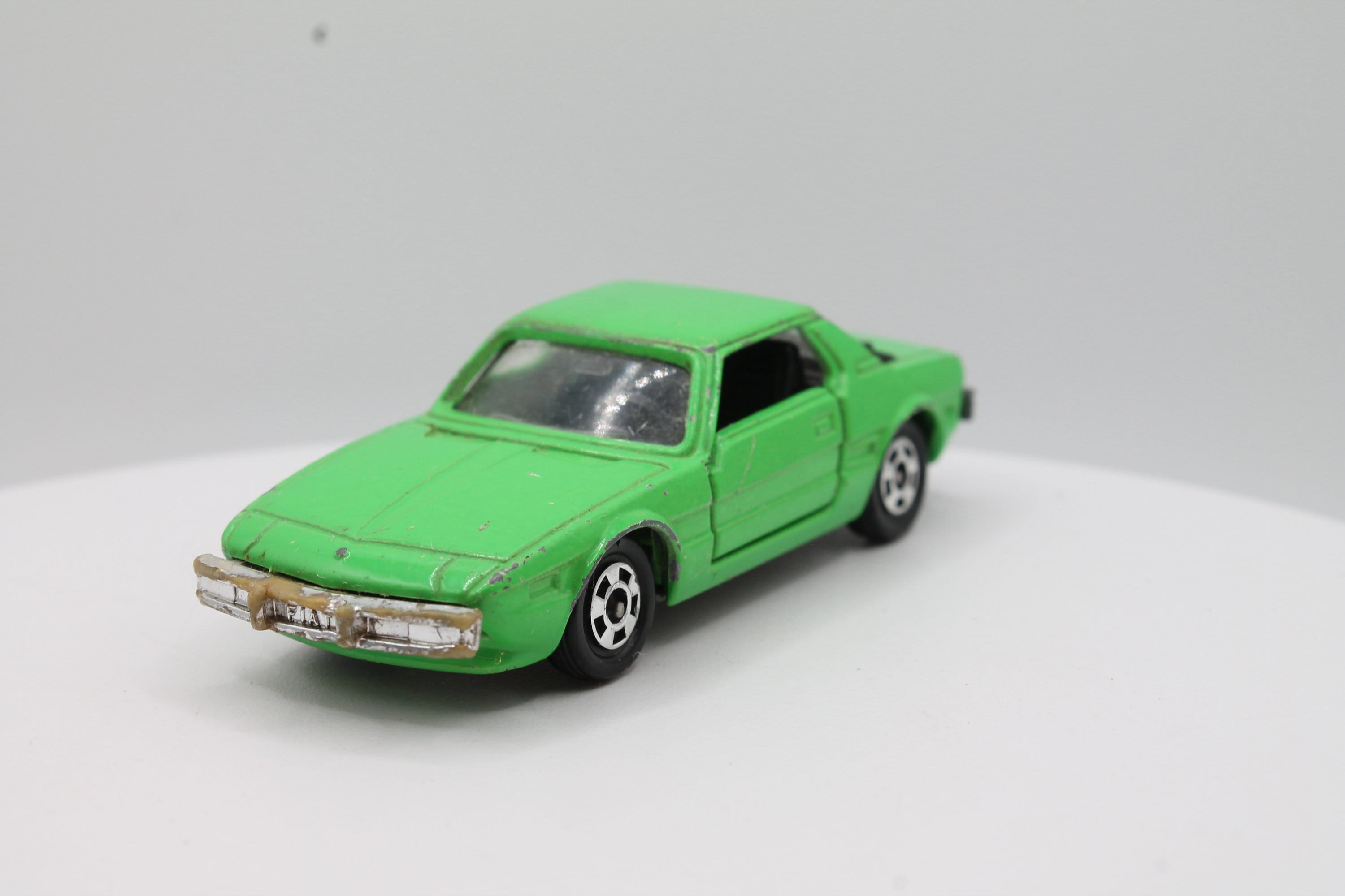 トミカ　外国車シリーズ　F28 フィアットX1/9 トミカ 外国車シリーズ F28 フィアットX1/9 - メルカリ