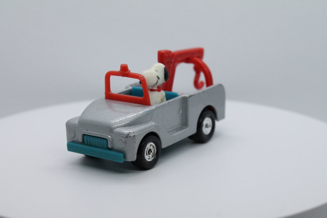 1982 Aviva Peanuts Snoopy Tow Truck Etsy
