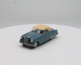Mercedes-Benz 220 Coupé Viking de la década de 1970 a escala H.O.