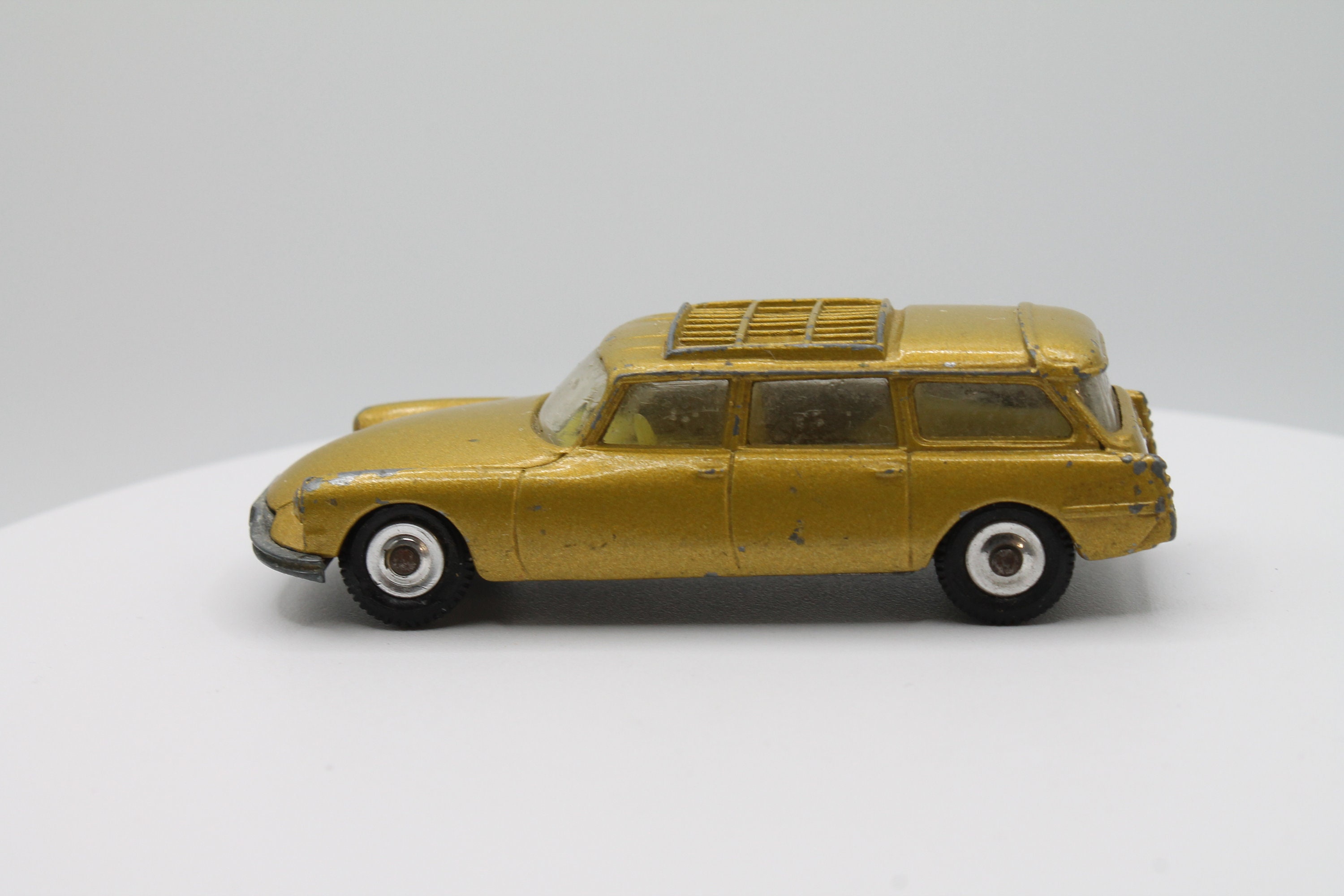 ミニカー HUSKY CITROEN SAFARI Husky Citroen Safari Station Wagon - Global Diecast Direct