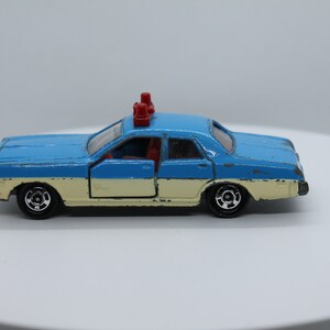 Voiture Miniature Tomica Dodge Coronet Custom Police - Échelle 1:64, Occasion En Très Bon état