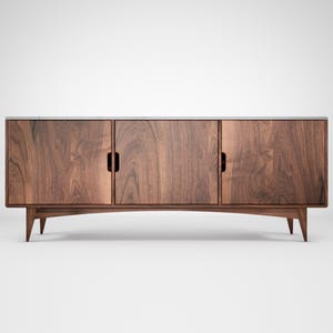 Mid Century moderne Walnuss Anrichte mit Marmorplatte, Massivholz Sideboard mit Türen, Vintage inspirierter Schrank für Wohn- oder Esszimmer