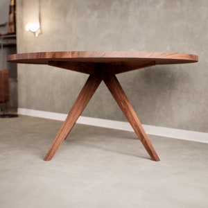 Transform Your Work from Home Space with Our Round Dining Room Table - The Perfect Choice for working and Comfortable Dining Experience