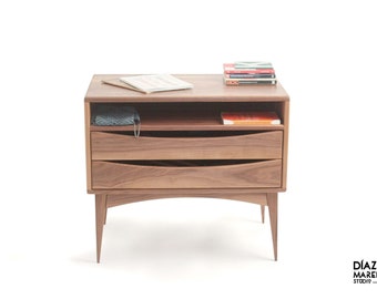 nussbaum nachttisch nussbaum konsolentisch kleiner mid century konsolentisch nussbaum nachttisch tischpaar