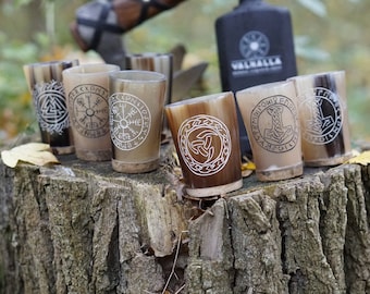Viking Drinking Horn & Shot or Cup Set – Medieval Horn Cup with Engraving, Various Designs – Nordic Gift Set – LARP Accessories