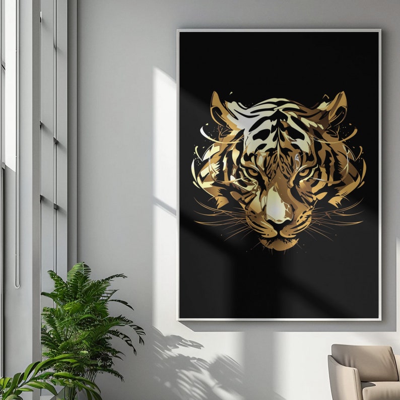 K&ouml;nnte beinhalten: Eine goldene Tigerkopf-Illustration auf schwarzem Hintergrund. Die Augen des Tigers sind geschlossen und sein Maul ist leicht ge&ouml;ffnet. Die Illustration ist in einem d&uuml;nnen, silbernen Rahmen gerahmt.