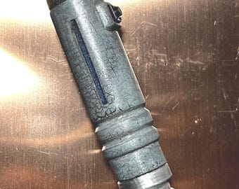 Replica dell'oggetto di scena con luce LED grigia del cacciavite sonico del decimo Dottore di Aztec Doctor Who