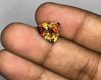天然バイオカラートパーズ ファセットカット トリリアントカット ジェムストーン 11x10.5 x 7 mm