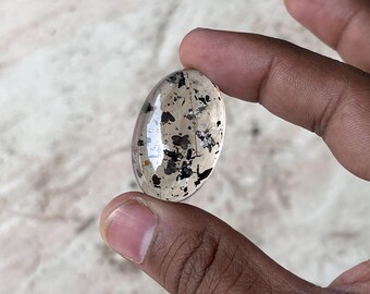 天然サグネティッククォーツカボション（鑑定済み）34.5x22.2x11.2 mm