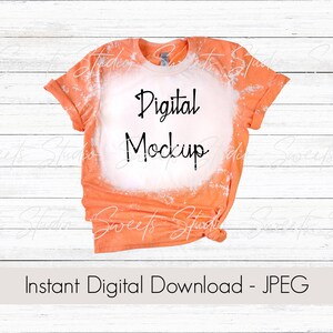Könnte beinhalten: Ein pfirsichfarbenes T-Shirt mit einem gebleichten Design. Das Shirt hat einen weißen Kreis in der Mitte mit dem Text "Digital Mockup" in Schwarz.