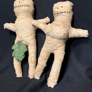 MUMMY &#39;N&#39; DADDY Dolls Erma &#39;N&#39; Eddie, Dolloween, Mumien, Kuriositäten und Kuriositäten, Koboldgeschenke, Primitive, Primitivpuppen, Halloweendeko