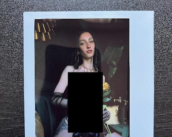 Instax Wide Film Print | Golden Roses Art Model | Limitierte Boudoir-Fotografie