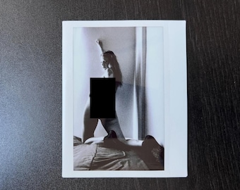 Instax Wide Film Print | Aktmodell in Dessous | Limitierte Boudoir-Fotografie