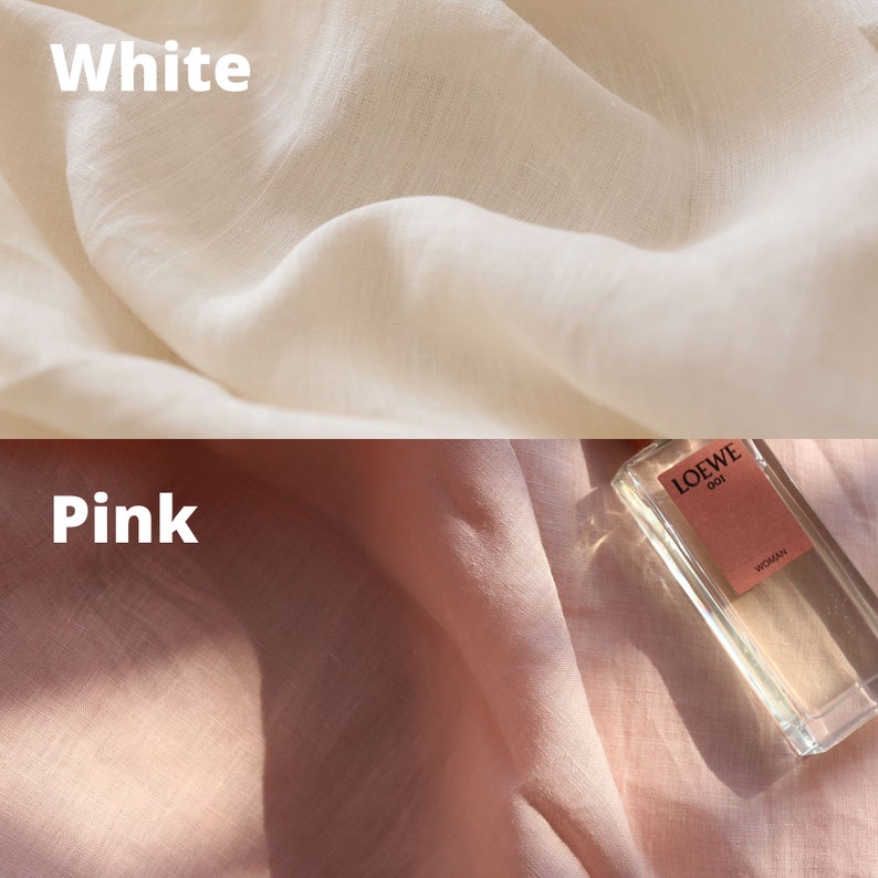 Pu&ograve; includere: Due campioni di tessuto, uno bianco e uno rosa, con un flacone di profumo in vetro trasparente sul campione rosa. Il flacone ha un'etichetta che dice "LOEWE 001 WOMAN".