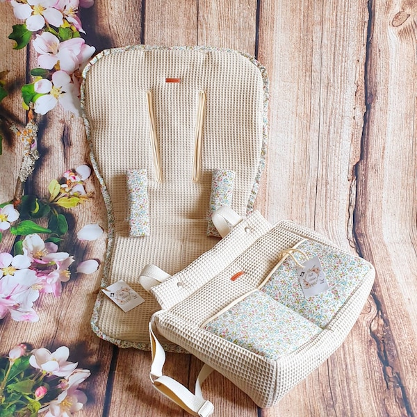 Universeller Sitzbezug / Sommermatte für Kinderwagen, beige Waffel/Miniblumen