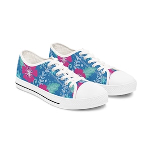 Women&#39;s Tropical Hibiscus Low Top Sneakers, Blue and Pink Shoes, Custom Sneakers, Custom Design Shoes, Lace Up Runners