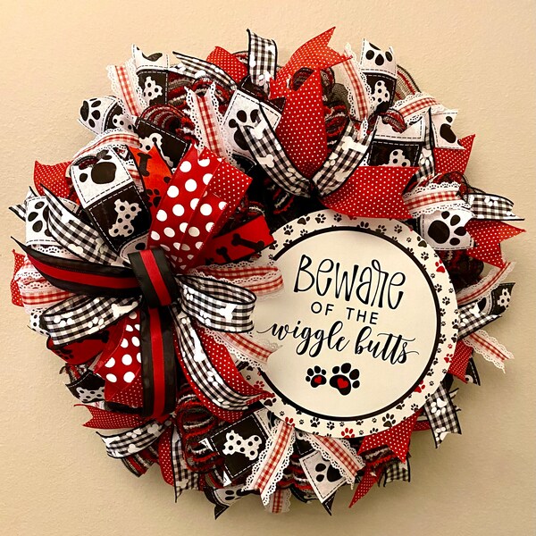 Wiggle Butts Wreath, Dog Wreath for Front Door, Dog Door Hanger, Dog Porch Decoration, Paw Print Sign, Dog Home Decoration, Dog Sign