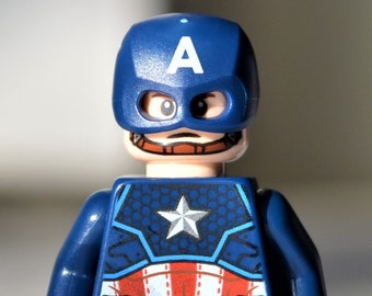 Captain America - 2021 design - genuine LEGO® minifigure // with shield and removable helmet // from set 76168 76168-1 Mech Armor avengers