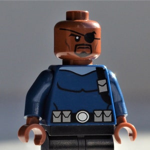 Nick Fury - echte LEGO® Minifigur - 2013 design // mit blauem Schulterholster und schwarzer Hose// in Schild der l l. Rächer samuel weit