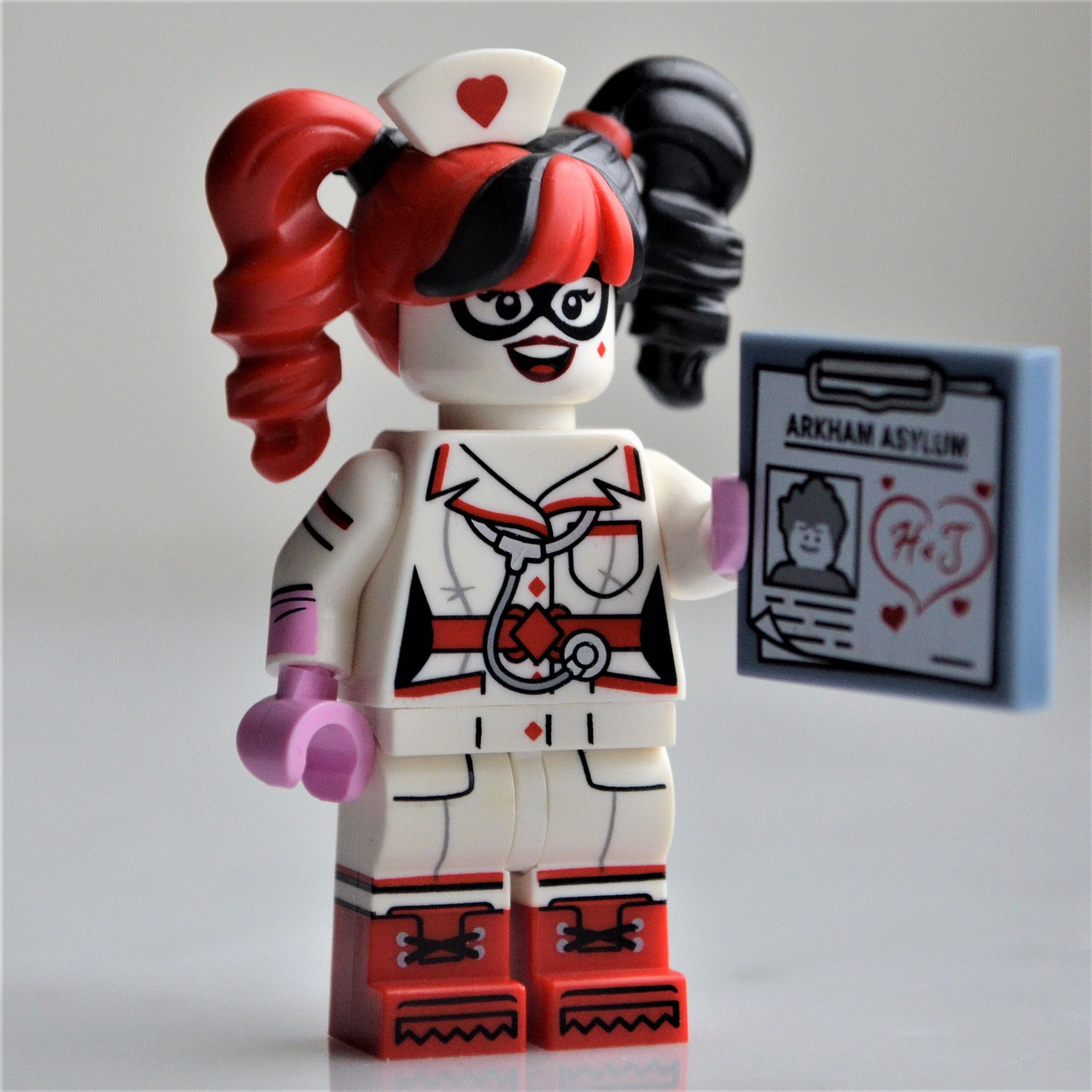 Nurse Harley Quinn - Genuine LEGO® Minifigure - 2017 Version From