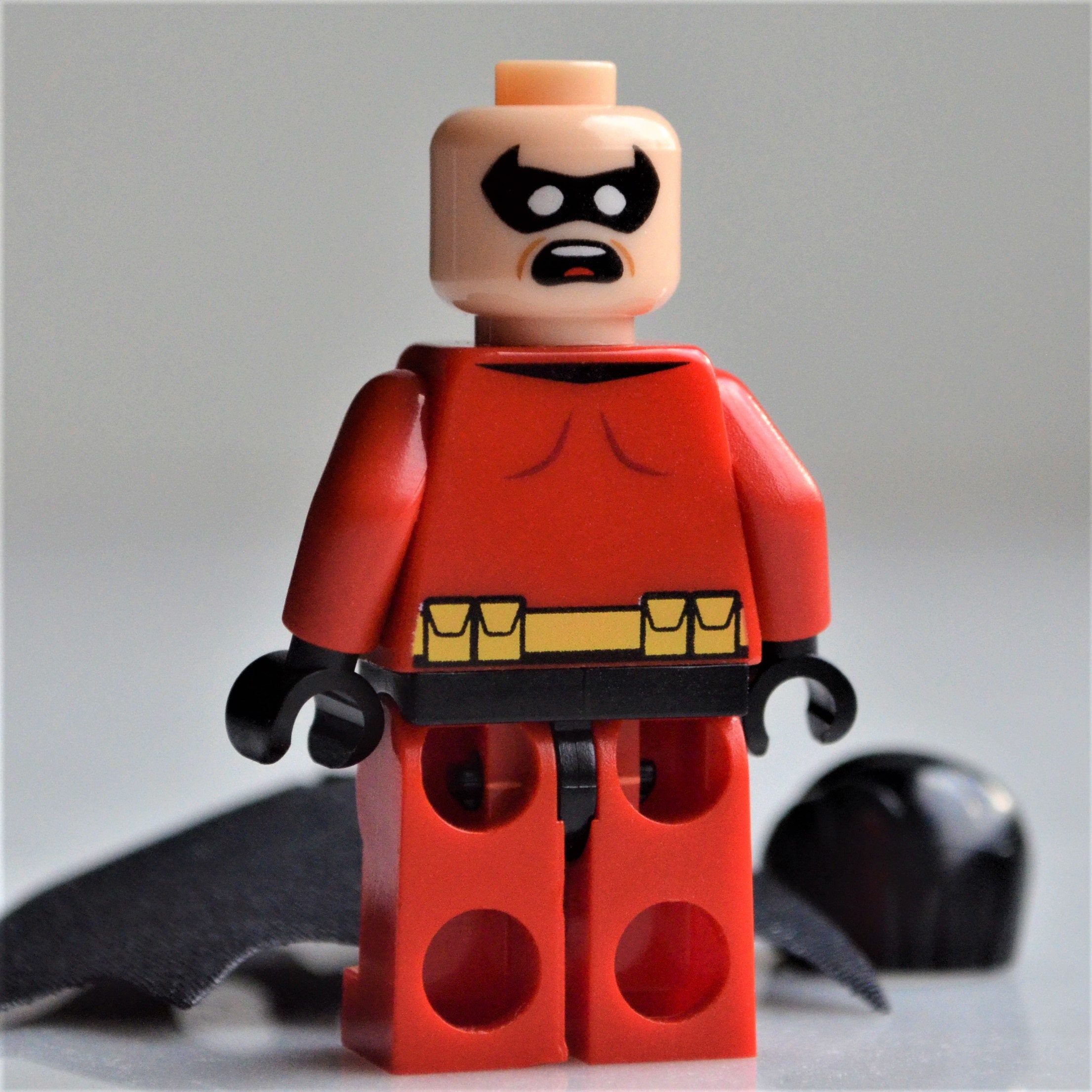 LEGO DC Minifigure - Robin w/ Green Hands 76013 sh091 Joker Steam Roll, image size:2211x2211