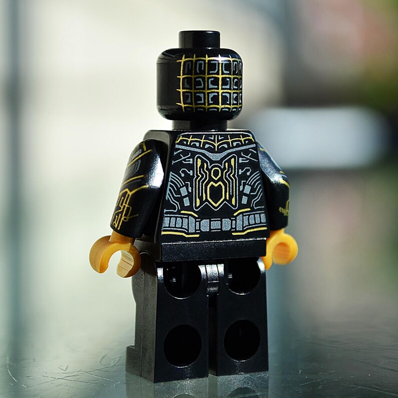 SPIDER-MAN BLACK AND GOLD SUIT - LEGO minifigure - back view - sh0774 ; sh774