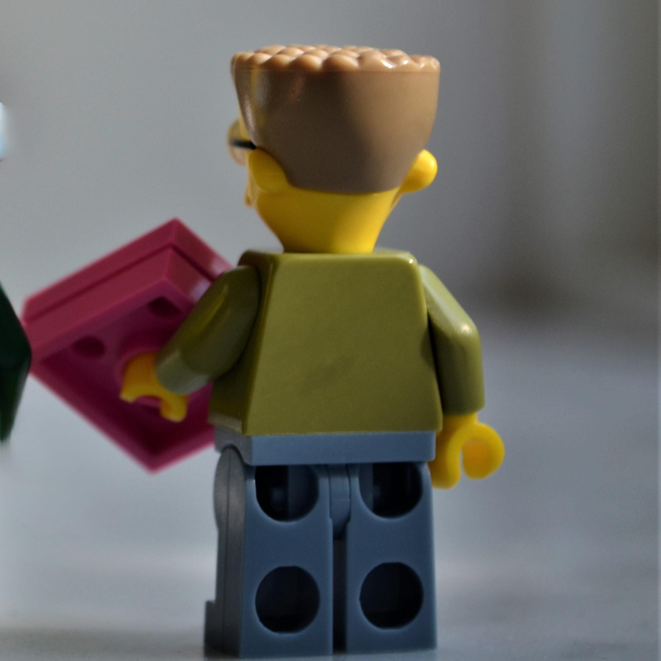 Waylon Smithers Genuine LEGO® Minifigure With Malibu Stacy Box