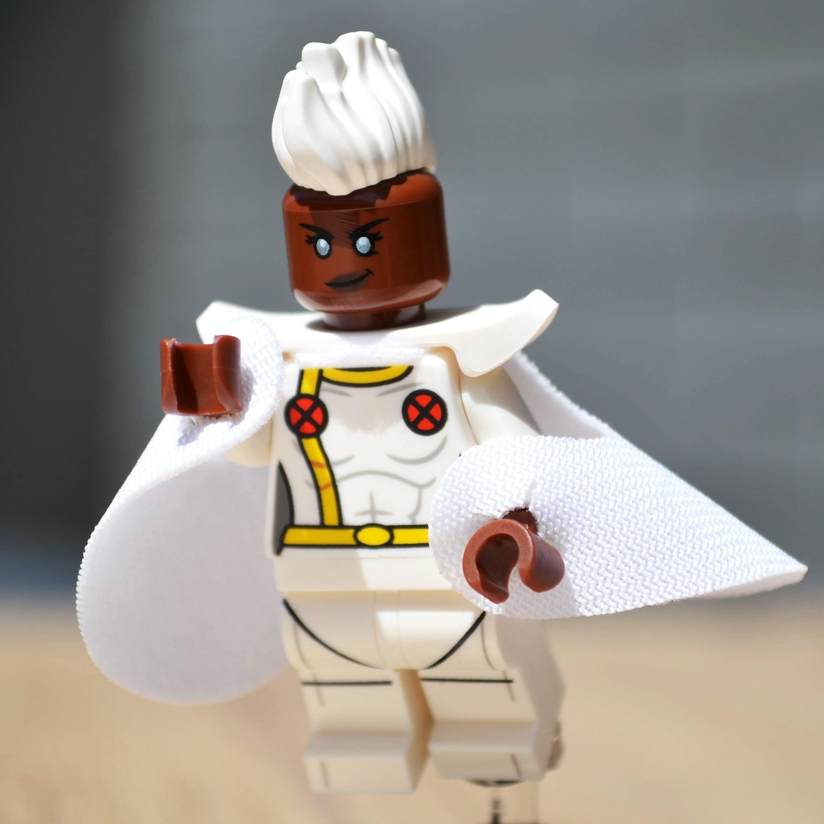 Storm - genuine LEGO® minifigure / classic design version from 90s x-men '97 xmen animated series comics cartoon with mohawk and lightning y