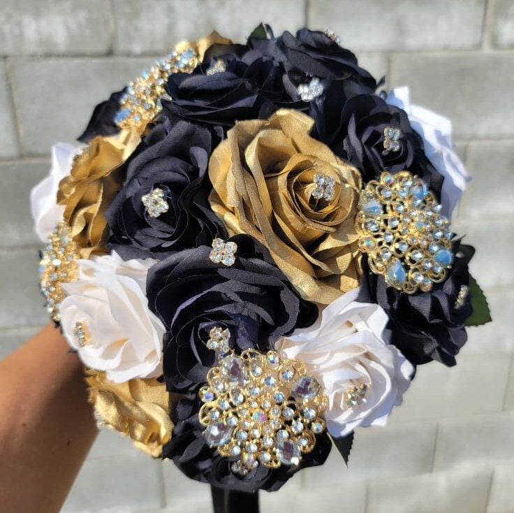 flowers for black and gold dress Bouquet Color:Black Suede Sage Green fit-true Ladivine KV1133W White Strapless