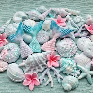 45 piezas de conchas de azúcar, corales, cola de sirena y plumeria para decorar tartas