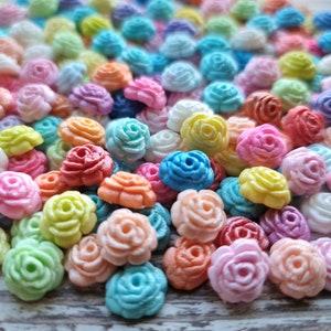 Mini rose di zucchero fondente: decorazioni colorate per cupcake e torte
