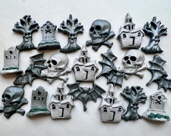 18 Halloween Fondant Cupcake Toppers: Tombs, Bats, Tree Houses