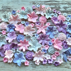 60 pezzi di decorazioni per torte con fiori in pasta di zucchero