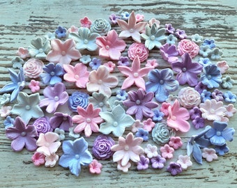 60 pezzi. Decorazioni per cake topper con fiori in zucchero fondente