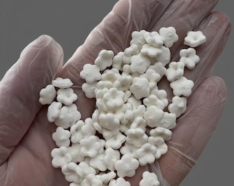 小さな白いフォンダンフラワー – 200個（0.9 cm）