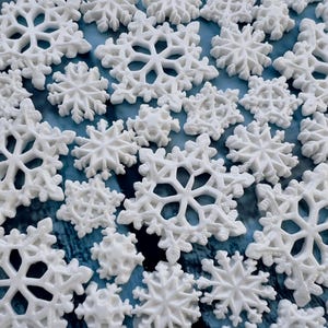 40 pcs. edible sugar fondant snowflakes Christmas cake cupcake topper