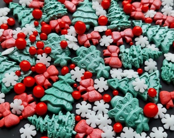 Essbare Fondant Weihnachtstorte Topper Set: Tannen, Schleifen, Schneeflocken, Streusel