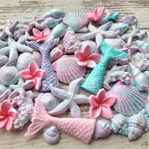 40 pezzi di conchiglie di zucchero fondente, pinna di sirena, coda di sirena, stelle marine, decorazioni per torte con fiori di plumeria