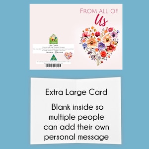 K&ouml;nnte beinhalten: Eine extra gro&szlig;e Gru&szlig;karte mit einem floralen Herzdesign und den Worten "From All of Us". Die Innenseite der Karte ist leer, mit dem Text: "Blank inside so multiple people can add their own personal message."