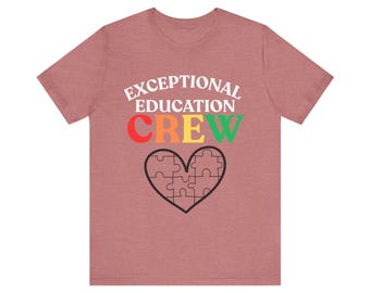 Außergewöhnliche Bildung Crew Tee | Autismus Bewusstsein Puzzle Herz