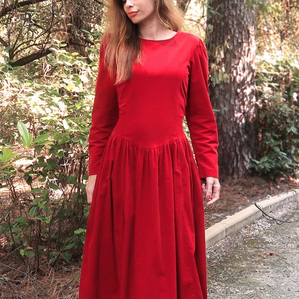 Laura Ashley dress in red corduroy vintage princess style 1980s Size S/M