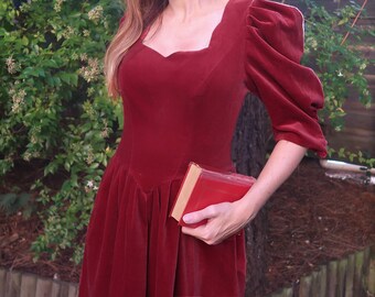 Laura Ashley burgundy red velvet Victorian style dress with sweetheart neckline vintage 1980s | Size Medium