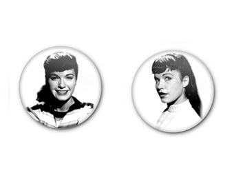 Bettie Page 1" Buttons! x2 Classic Pin-up Model - Pin-back, Magnet OR Lapel Pin (ID4)