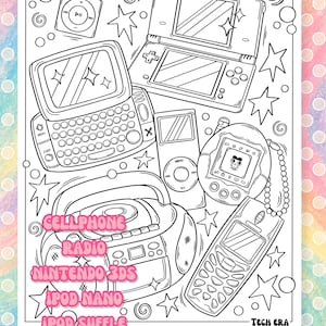 Puede incluir: Ilustraci&oacute;n en blanco y negro de dispositivos tecnol&oacute;gicos retro, incluyendo un tel&eacute;fono m&oacute;vil, una radio, una Nintendo 3DS, un iPod Nano, un iPod Shuffle y un Tamagotchi. La imagen tambi&eacute;n incluye estrellas y el texto "TECH ERA".